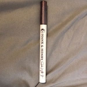 Hank and Henry slick with it eyeliner